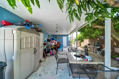 1317 W 61st Place Hialeah FL 33012