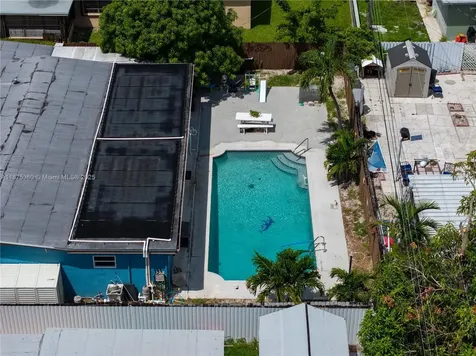 1317 W 61st Place Hialeah FL 33012