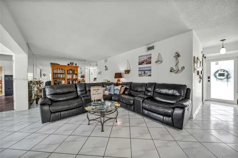 1317 W 61st Place Hialeah FL 33012