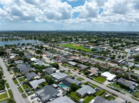 1317 W 61st Place Hialeah FL 33012