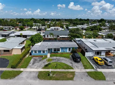 1317 W 61st Place Hialeah FL 33012