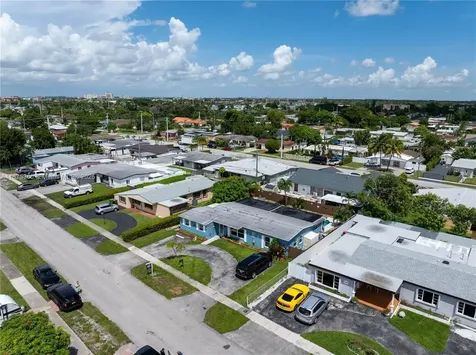 1317 W 61st Place Hialeah FL 33012