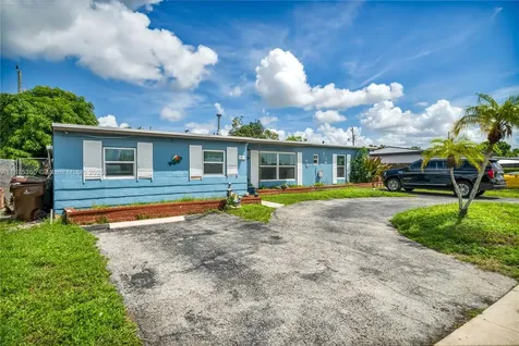 1317 W 61st Place Hialeah FL 33012