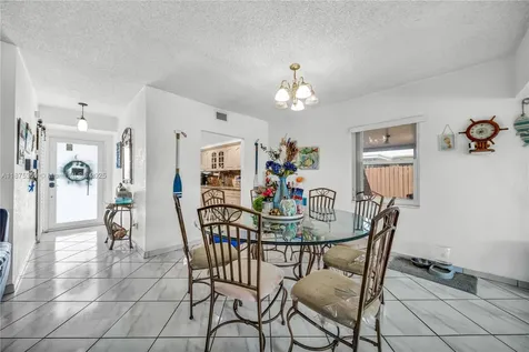 1317 W 61st Place Hialeah FL 33012