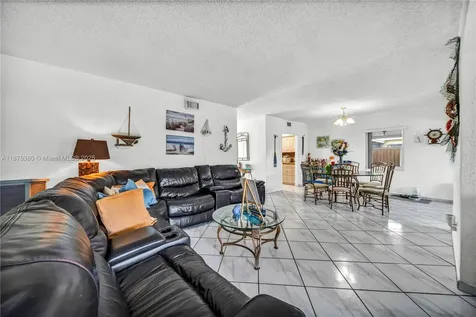 1317 W 61st Place Hialeah FL 33012