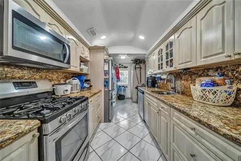 1317 W 61st Place Hialeah FL 33012