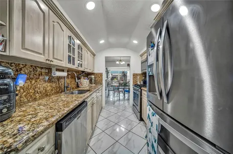 1317 W 61st Place Hialeah FL 33012