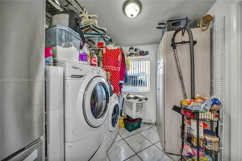 1317 W 61st Place Hialeah FL 33012