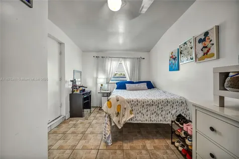 1317 W 61st Place Hialeah FL 33012