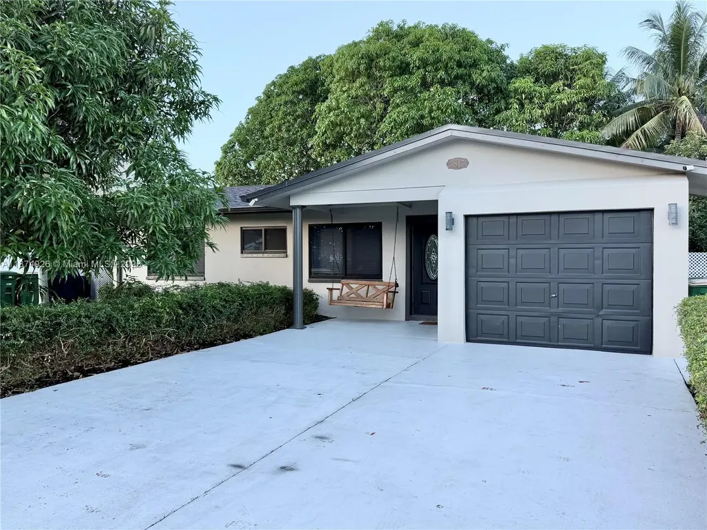 5817 NW 70th Avenue Tamarac FL 33321