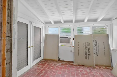 2850 NW 4th Street Miami FL 33125