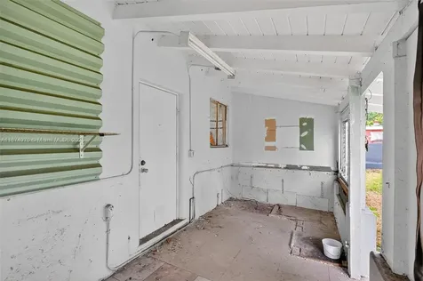 2850 NW 4th Street Miami FL 33125