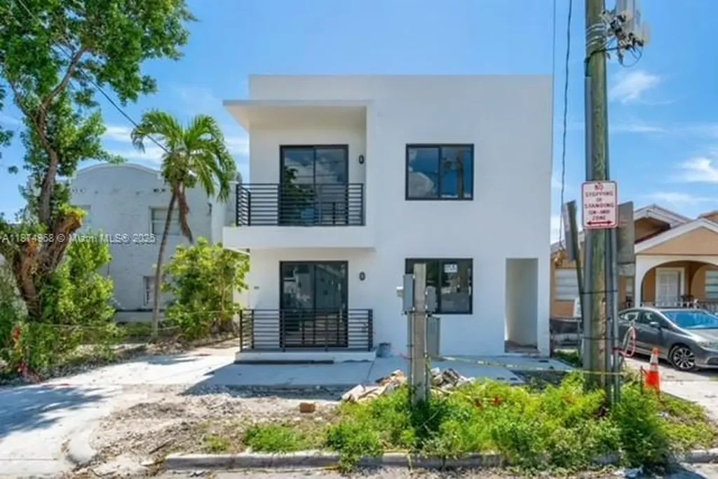 1656 NW 1st Street Miami FL 33125