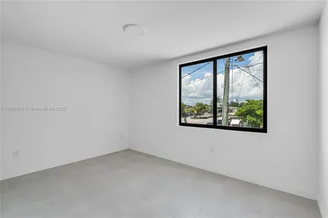 1656 NW 1st Street Miami FL 33125