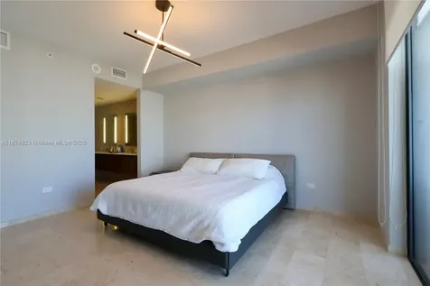 68 SE 6th Street Miami FL 33131