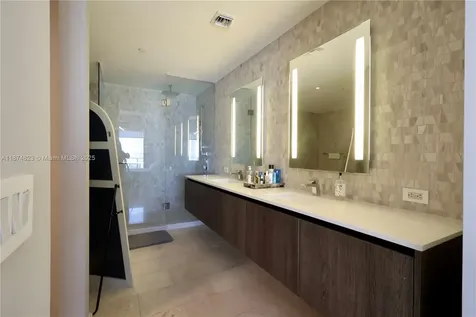 68 SE 6th Street Miami FL 33131