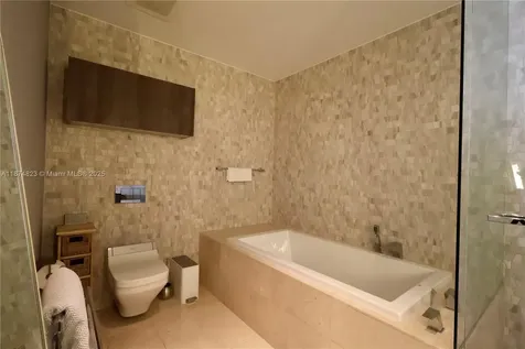 68 SE 6th Street Miami FL 33131