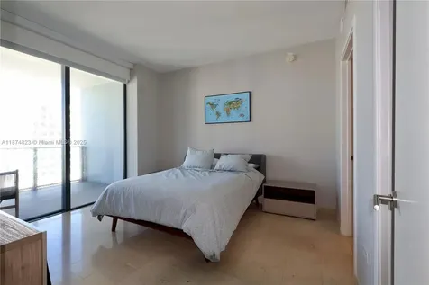 68 SE 6th Street Miami FL 33131