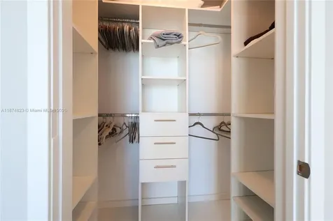 68 SE 6th Street Miami FL 33131