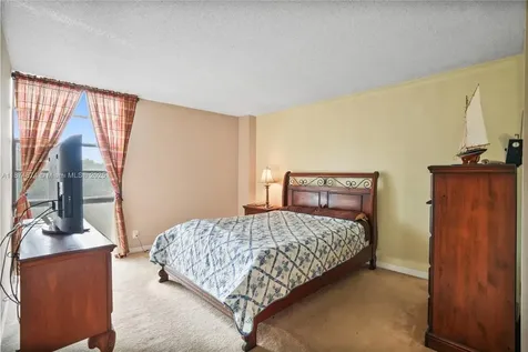 20400 W Country Club Drive Aventura FL 33180