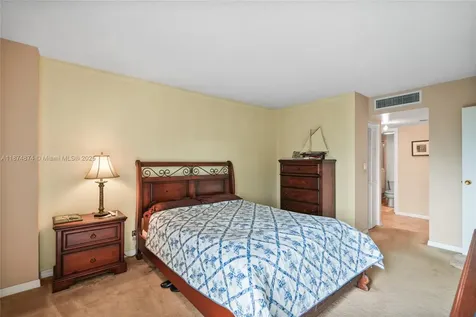 20400 W Country Club Drive Aventura FL 33180