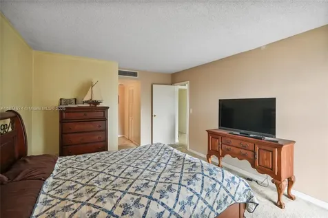 20400 W Country Club Drive Aventura FL 33180