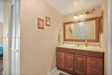 20400 W Country Club Drive Aventura FL 33180