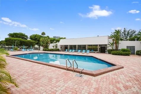 20400 W Country Club Drive Aventura FL 33180