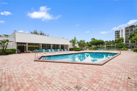 20400 W Country Club Drive Aventura FL 33180