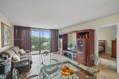 20400 W Country Club Drive Aventura FL 33180
