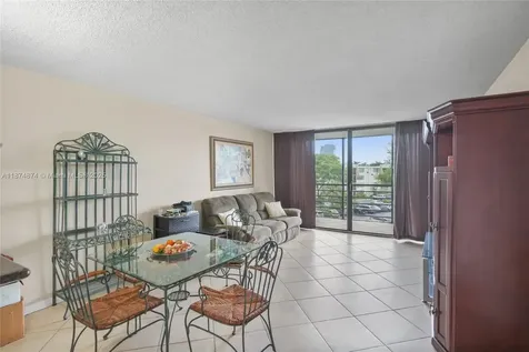 20400 W Country Club Drive Aventura FL 33180