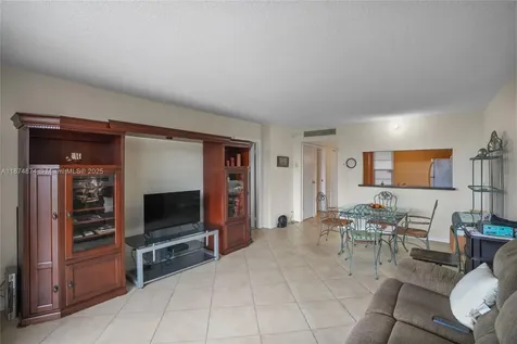 20400 W Country Club Drive Aventura FL 33180