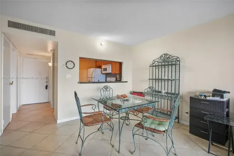 20400 W Country Club Drive Aventura FL 33180