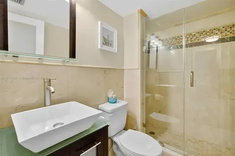 2401 Collins Avenue Miami Beach FL 33140