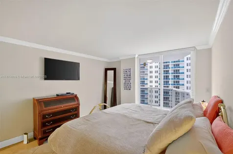 2401 Collins Avenue Miami Beach FL 33140
