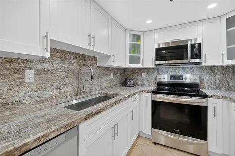 2401 Collins Avenue Miami Beach FL 33140