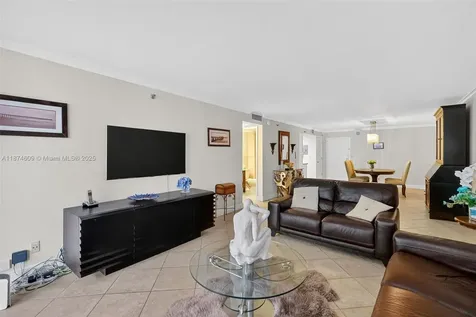 2401 Collins Avenue Miami Beach FL 33140