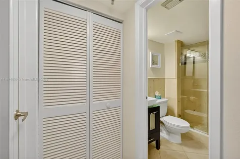 2401 Collins Avenue Miami Beach FL 33140