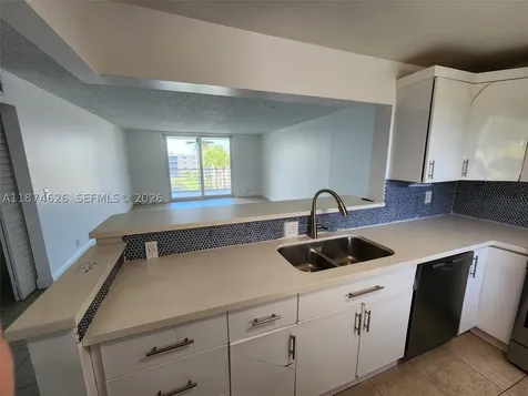 425 SE 11th Terrace Dania Beach FL 33004