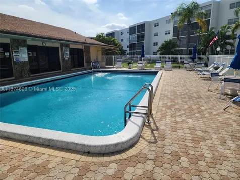 425 SE 11th Terrace Dania Beach FL 33004