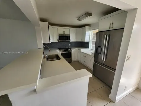 425 SE 11th Terrace Dania Beach FL 33004