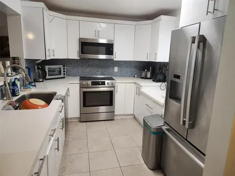 425 SE 11th Terrace Dania Beach FL 33004