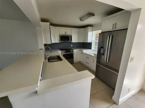 425 SE 11th Terrace Dania Beach FL 33004