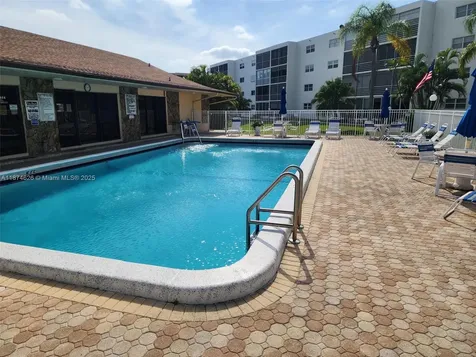 425 SE 11th Terrace Dania Beach FL 33004
