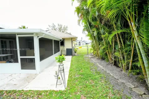 2304 SE 8th Terrace Cape Coral FL 33990