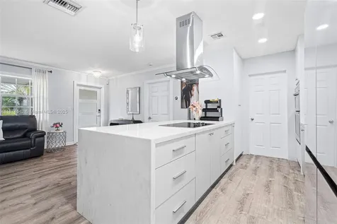7951 NW 11th Street Pembroke Pines FL 33024