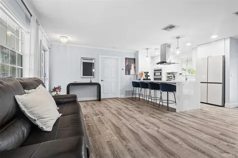 7951 NW 11th Street Pembroke Pines FL 33024