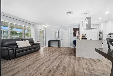 7951 NW 11th Street Pembroke Pines FL 33024