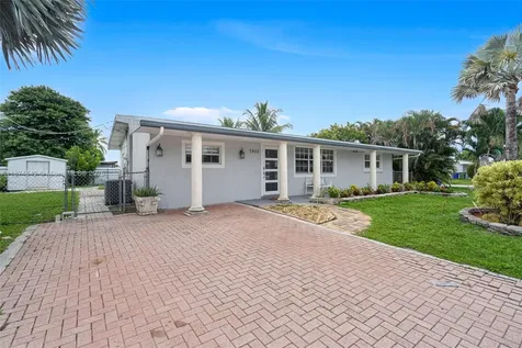 7951 NW 11th Street Pembroke Pines FL 33024