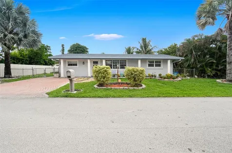 7951 NW 11th Street Pembroke Pines FL 33024